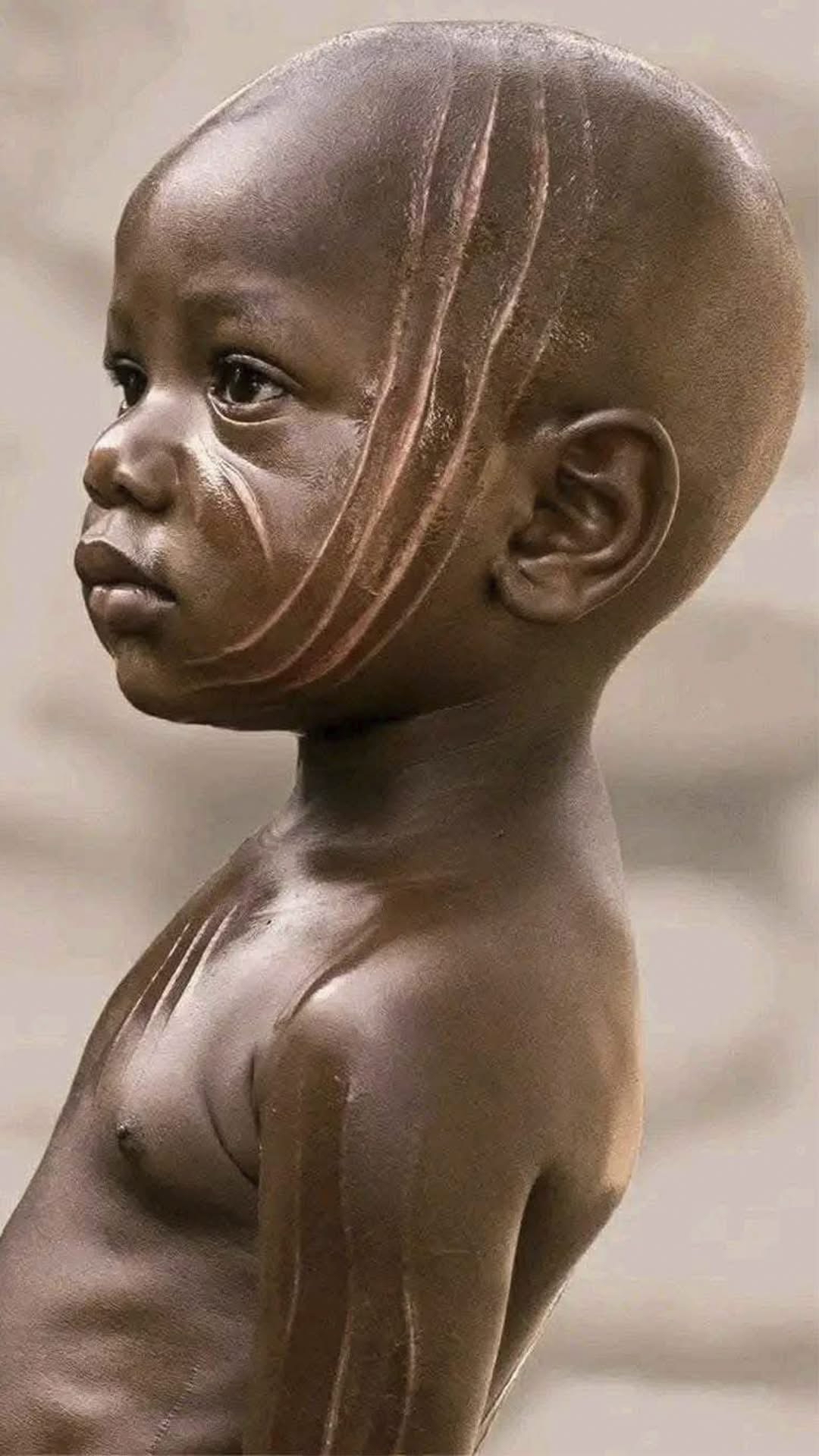 Cicatrización ritual en una tribu africana