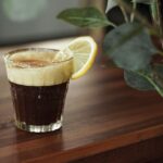 Café con limón en ayunas: el pequeño secreto natural que muchos están descubriendo