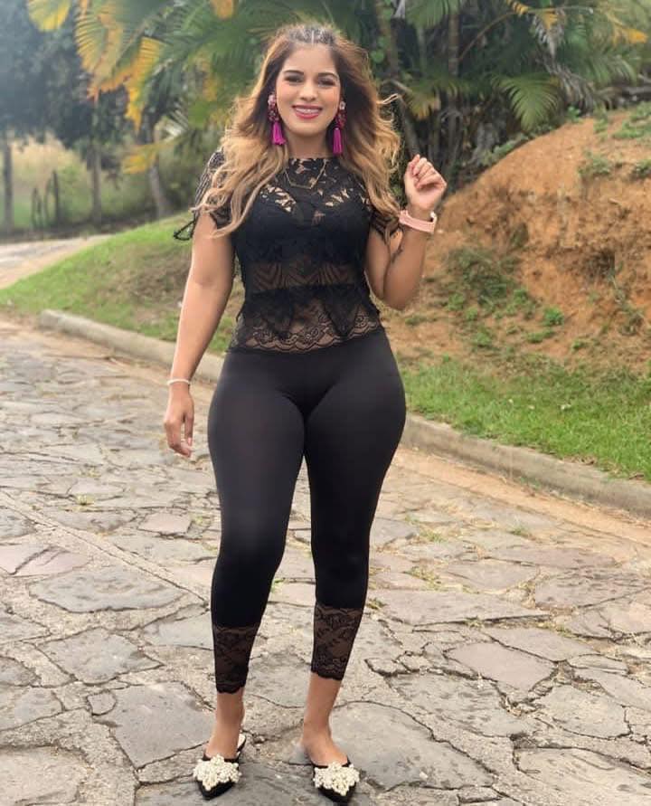 Fotografía simbólica de piernas femeninas