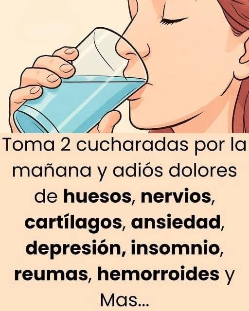 Persona bebiendo agua