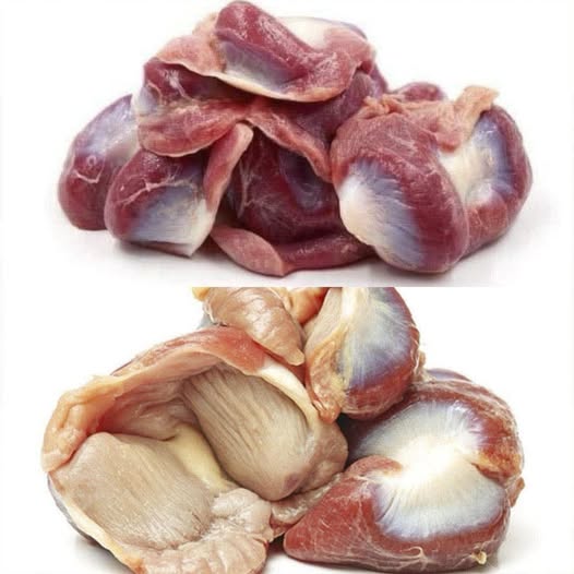 Corazones de pollo crudos listos para cocinar