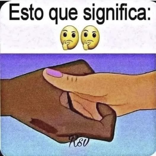 Manos entrelazadas de diferentes tonos de piel