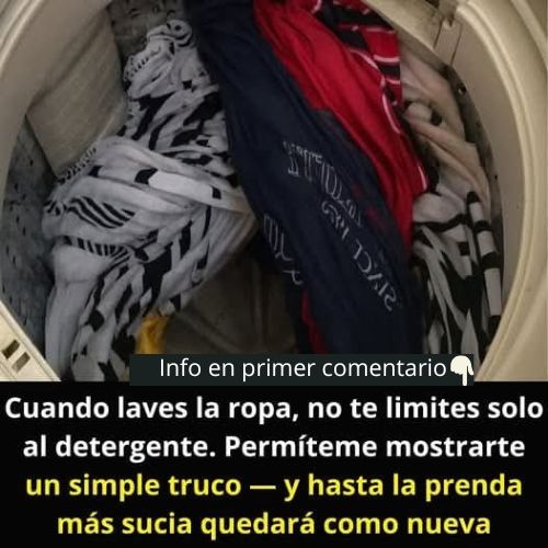 Interior de la lavadora con ropa variada